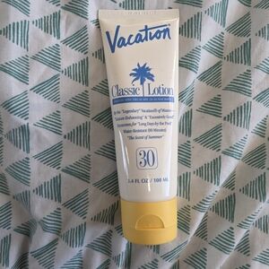 Vacation Classic Lotion SPF 30 - White and Yellow